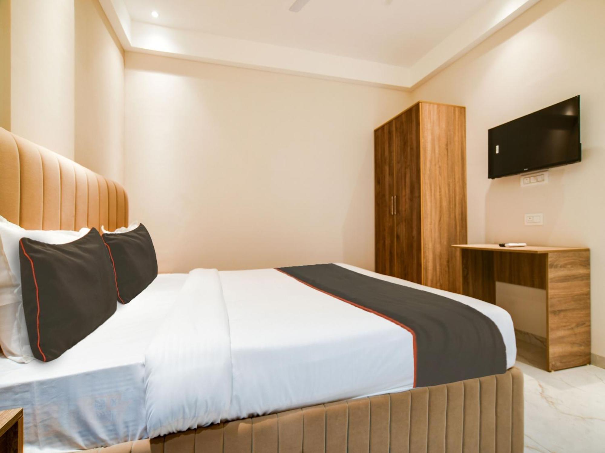 Collection O Hotel Mint インドール エクステリア 写真