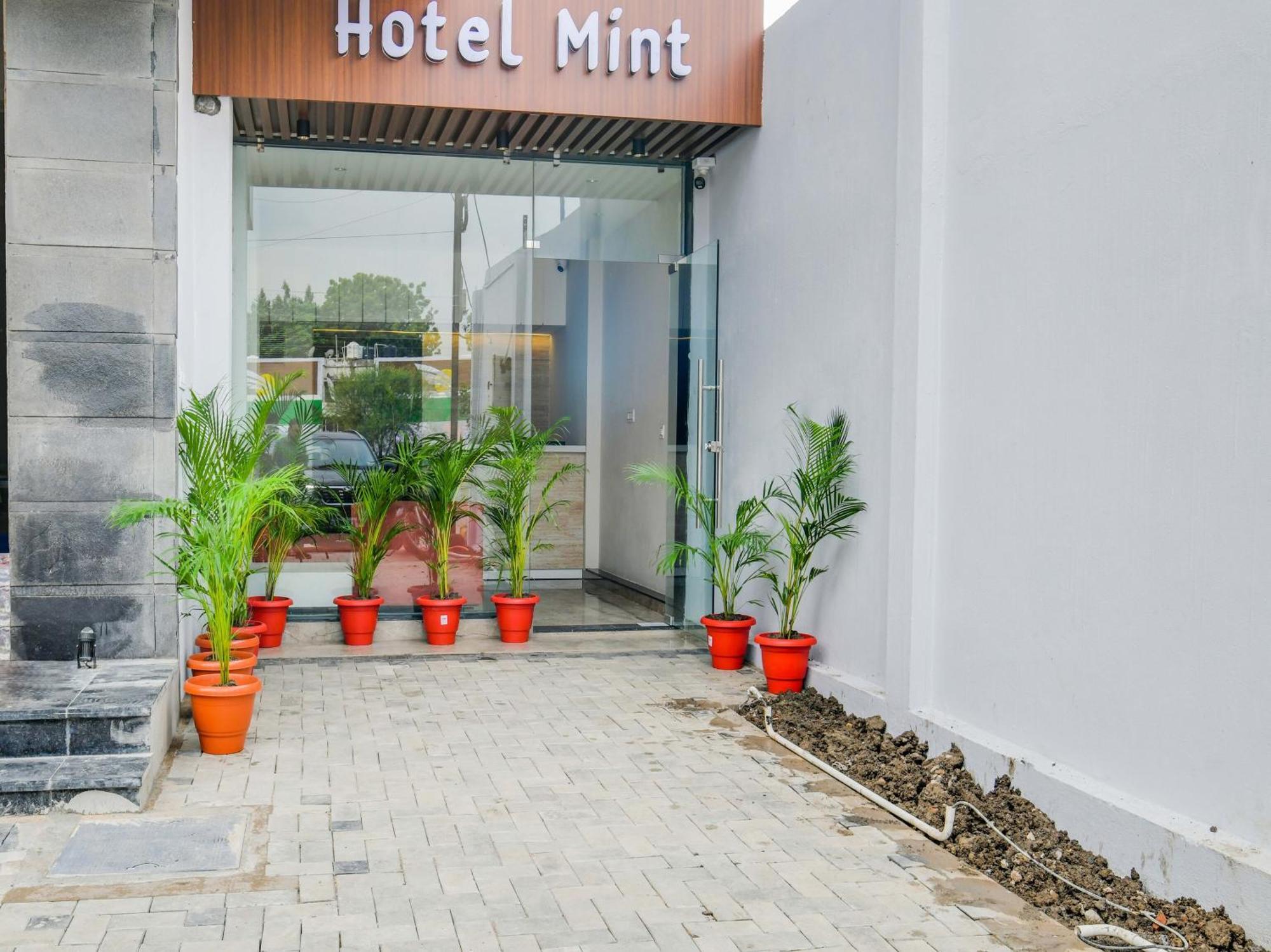 Collection O Hotel Mint インドール エクステリア 写真